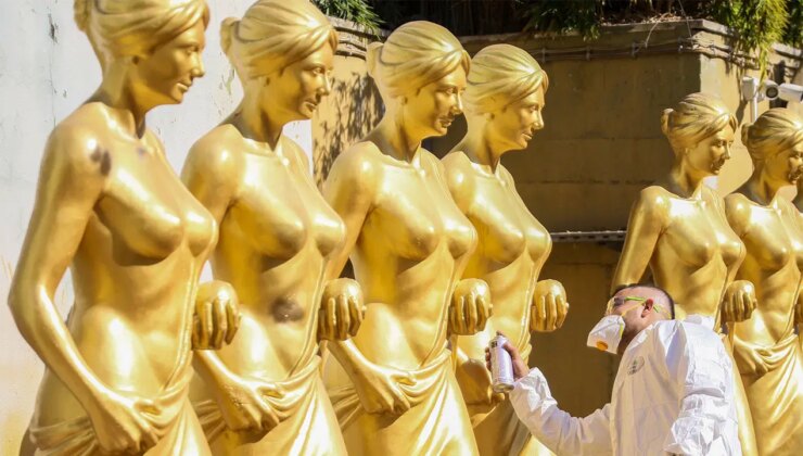 Altın Portakal 62 yaşında: Festival öncesi Venüs heykelleri şehirde yerini aldı