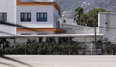 Antalya’da ayrıldığı fabrikayı bastı: 1 işçiyi yaraladı!