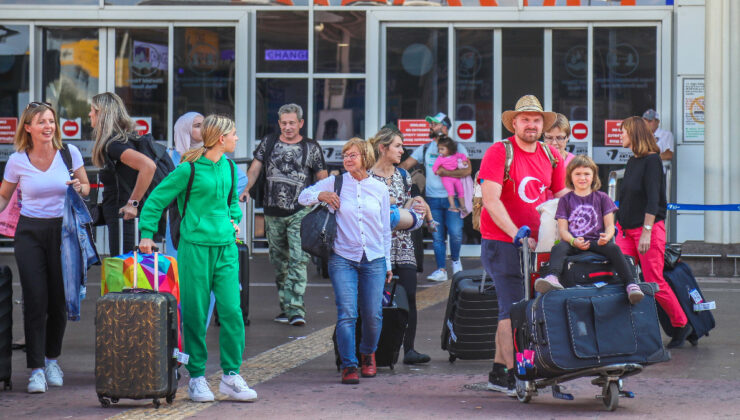 Antalya’da turist sayısı 12,8 milyonu aştı