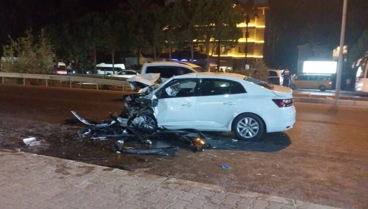 Antalya’daki trafik kazasında 2 kişi öldü, 2 kişi yaralandı