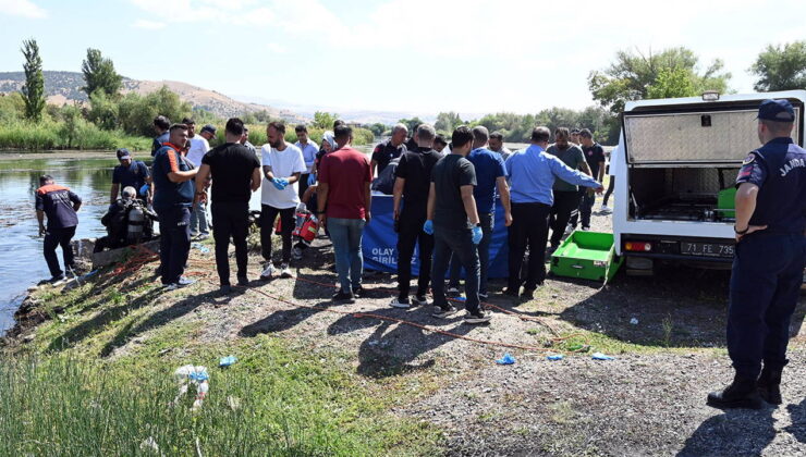 Arkadaşı Kızılırmak’a düştü: Kurtarmak isterken ikisi de boğuldu!