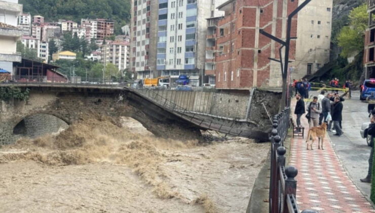Artvin’de şiddetli yağış! Borçka’da tarihi taş köprü çöktü