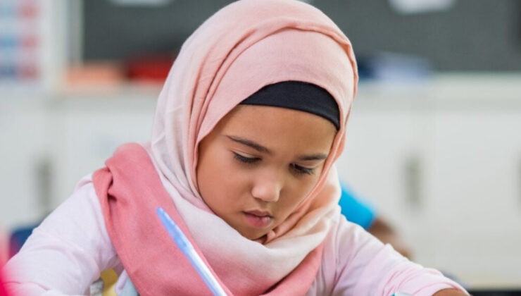 Avusturya’da hükümet, 14 yaş altındakiler için okullarda başörtüsü yasağı konusunda anlaştı