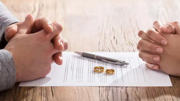 AYM, boşanan kadına yeniden evlilikte 300 gün şartının iptal istemini görüştü