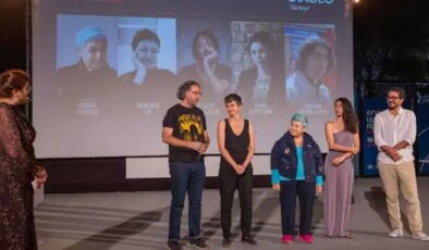 Ayvalık’ta dirsek teması