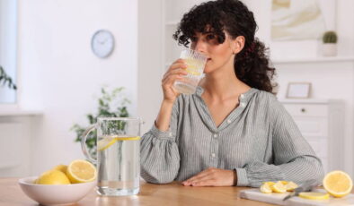 Bağışıklık ve cilt için doğal destek: Her gün limonlu su içmenin faydaları