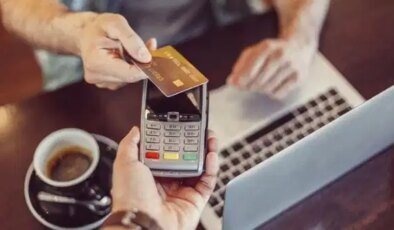 Banka kartını arkadaşına verdi, başına gelmeyen kalmadı: 100 yıl hapsi isteniyor!