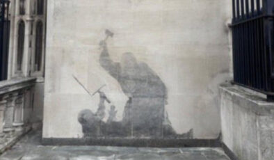 Banksy’nin Londra’da çizdiği resim silindi: Kimliği ortaya çıkabilir