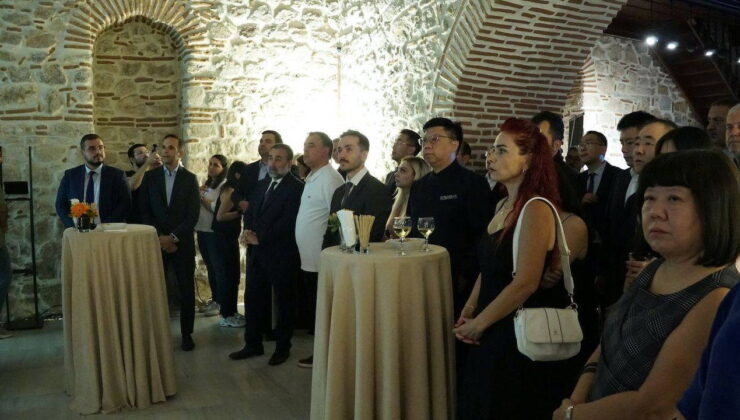 Barışın Kanatları fotoğraf sergisi İstanbul’da ziyarete açıldı