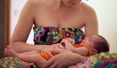 Bebeğinize başka annenin sütünü içirmeyin: HIV bulaşabilir