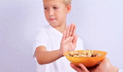 Besin alerjisi olan çocuklar için büyük tehlike: Arkadaş ikramı hastanelik edebilir!