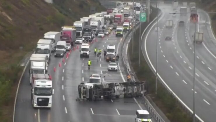 Beykoz Kuzey Marmara Otoyolu’nda TIR devrildi