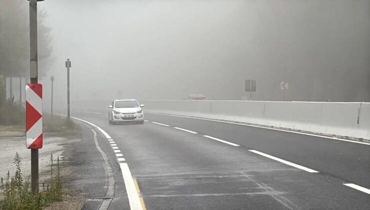 Bolu Dağı’nda sis etkili oldu: Görüş mesafesi 30 metre!