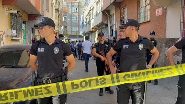 Boşanma aşamasındaki eşini katledip intihar etti!