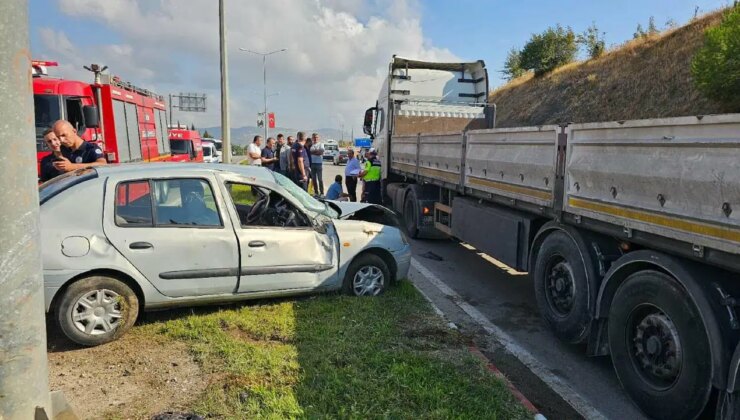 Çanakkale’de feci kaza… Otomobil, TIR’a çarptı: Ölü ve yaralı var!