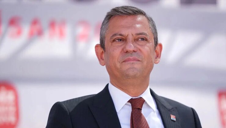 CHP Genel Başkanı Özel, ‘Filenin Sultanları’ ve ’12 Dev Adam’ı kutladı