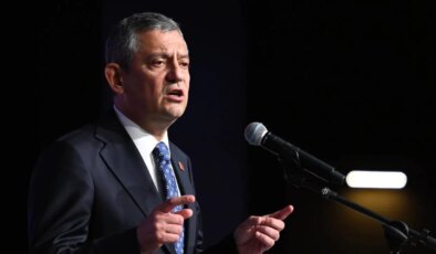 CHP Lideri Özgür Özel: ‘Beni o kadar övse, yerin dibine girerim’