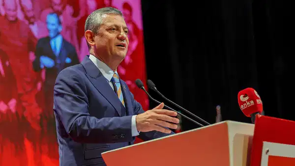 CHP Parti Programı Çalıştayı… Özgür Özel’den dikkat çeken mesaj: ‘Kongre mahkemelik, İl Başkanımız mahkemelik, binada kedimiz vardı, o da olmuş veterinerlik…’