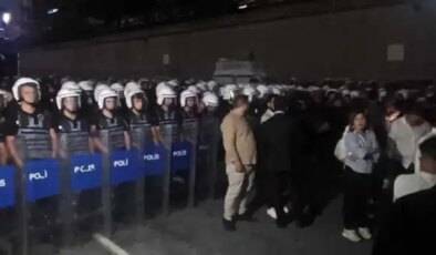 CHP üyesinden İstanbul İl Başkanlığına girişini engelleyen polisler hakkında suç duyurusu