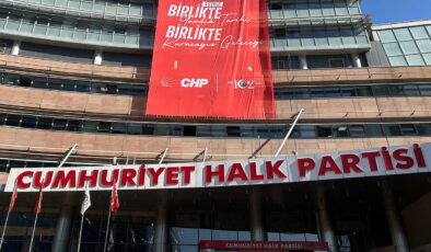 CHP Yurt Dışı Birlikleri’nden Özgür Özel’e destek bildirisi: ‘Hukuksuz mahkeme kararlarının karşısında dimdik duruyoruz!’
