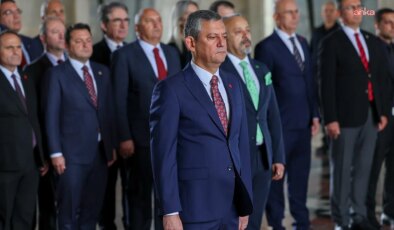 CHP’den Anıtkabir’e ziyaret… Özgür Özel’den, Atatürk’e ‘söz’: Adalet, demokrasi ve toplumsal refah vurgusu!