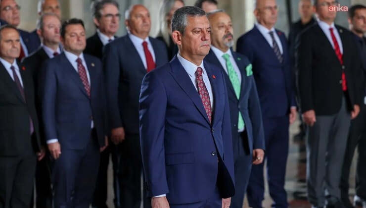 CHP’den Anıtkabir’e ziyaret… Özgür Özel’den, Atatürk’e ‘söz’: Adalet, demokrasi ve toplumsal refah vurgusu!
