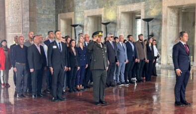 CHP’den olağanüstü kurultay öncesi Anıtkabir ziyareti: ‘Milli irade gaspı ve hukuk dışı uygulamalar karşısında…’