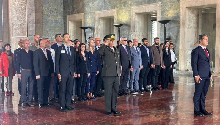 CHP’den olağanüstü kurultay öncesi Anıtkabir ziyareti: ‘Milli irade gaspı ve hukuk dışı uygulamalar karşısında…’