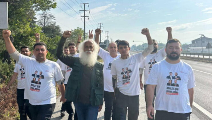 CHP’li gençlerin Özgürlük Yürüyüşü’ne Hendek’te sanatçı Suavi’den destek: ‘Bu yürüyüş bu memleketin bütün insanları içindir’