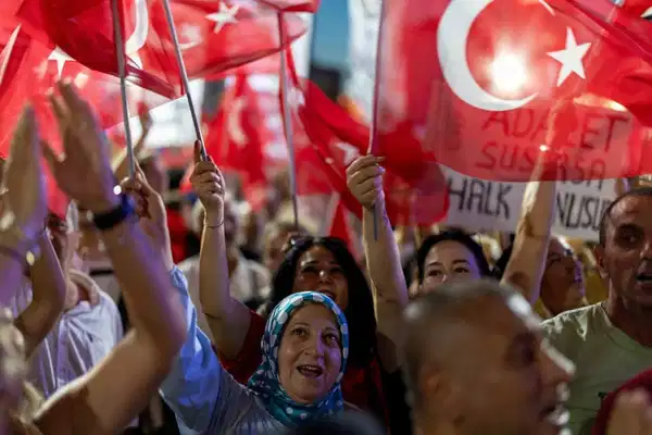 CHP’li isimlerden Tandoğan’a ‘Vesayet değil, siyaset. Darbeye ve kayyıma hayır’ ’ çağrısı
