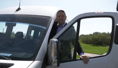 CHP’li Umut Akdoğan, kullandığı okul servisiyle gittiği benzinlikte akaryakıt fiyatlarına tepki gösterdi: ‘Kamu düzeni herkesi sömürüyor!’