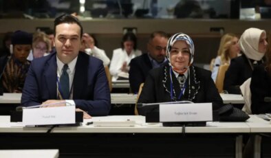 CHP’li Zeynel Emre, New York’a giden Türk heyetindeki AKP’li yöneticileri Meclis’e taşıdı!