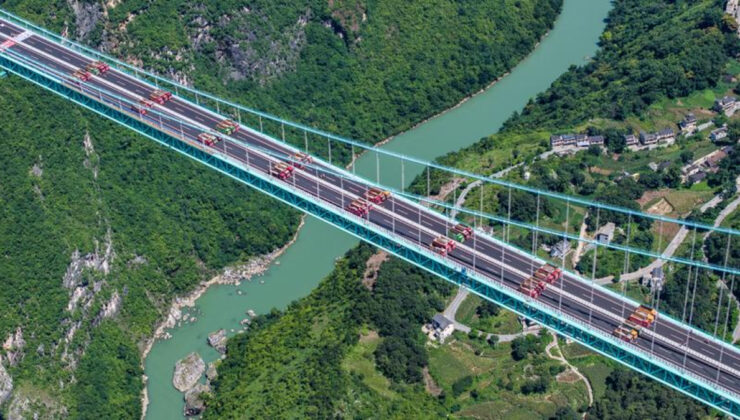Çin, dünyanın en büyük köprüsünü hizmete açtı
