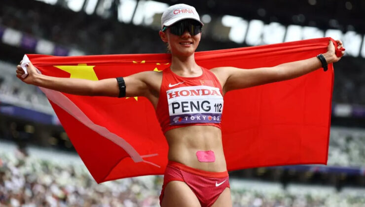 Çinli atletin göbek deliği herkesi şaşırttı: Ne yaptığına bakın…