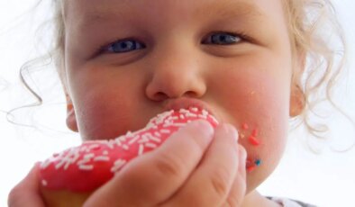 Çocukların şeker tüketimi konusunda doğru yaklaşım nedir?