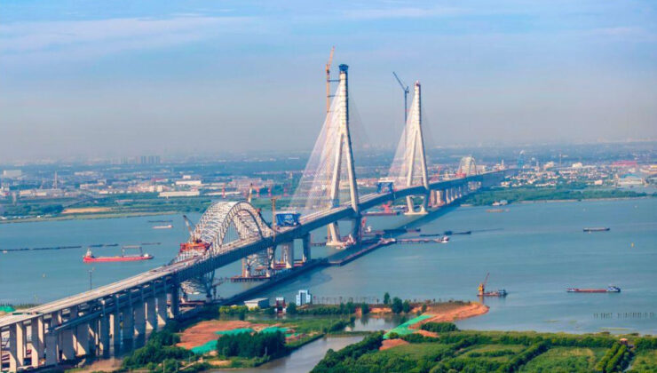 Daha önce hiç görülmemiş bir teknoloji kullanılarak yapılan Çin köprüsü hizmete açıldı