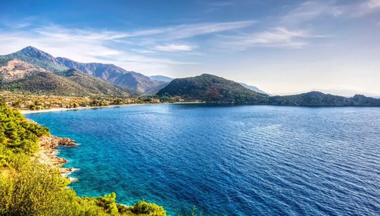 Datça’da tekne ile Yunanistan’a kaçmaya çalışan 8 FETÖ üyesi yakalandı