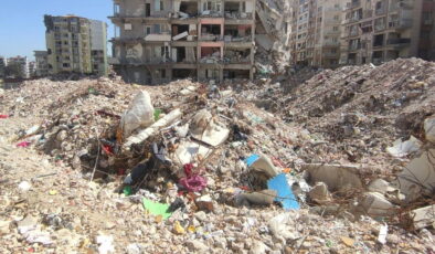 Depremde yıkılan Özyurt Apartmanı davasında yeni gelişme: Müteahhit için bilinçli taksirden ceza istendi