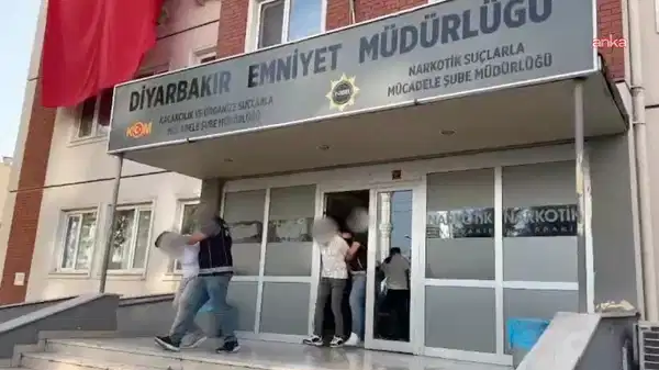 Diyarbakır’da operasyon: Takside 34 bin 360 adet ‘uyuşturucu hap’ ele geçirildi