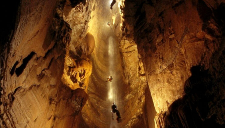 Dünyanın en derin yeri: Krubera Mağarası