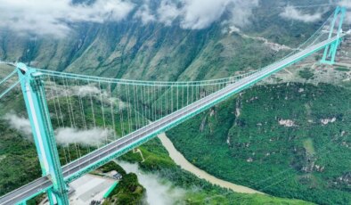 Dünyanın en yüksek köprüsü ulaşıma açıldı