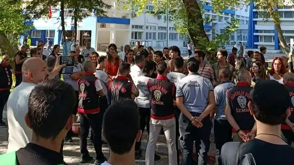 Ege Üniversitesi’nde polis ablukası: 20’ye yakın öğrenci gözaltına alındı!