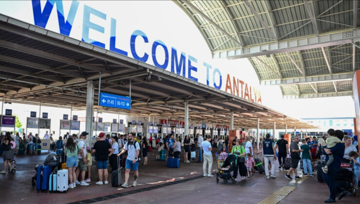 Ege ve Akdeniz’deki havalimanları turist sezonunda rekora uçtu