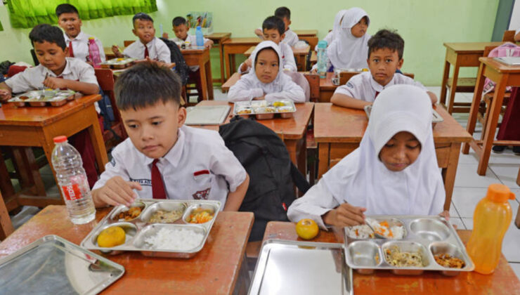 Endonezya’da okul yemeği skandalı: Zehirlenenlerin sayısı bini aştı