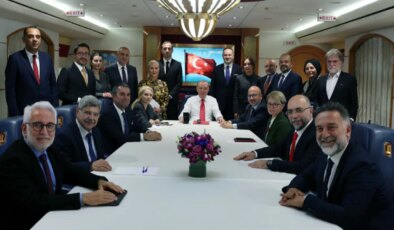 Erdoğan’a uçakta ‘sipariş’ sorular… Faruk Bildirici: Ahmet Hakan sonunda gazetecilik ayıbını itiraf etti!