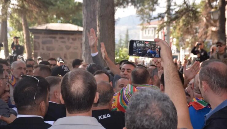 Ertuğrul Gazi anmasında gerginlik: Sözlü atışma yumruklu kavgaya dönüştü