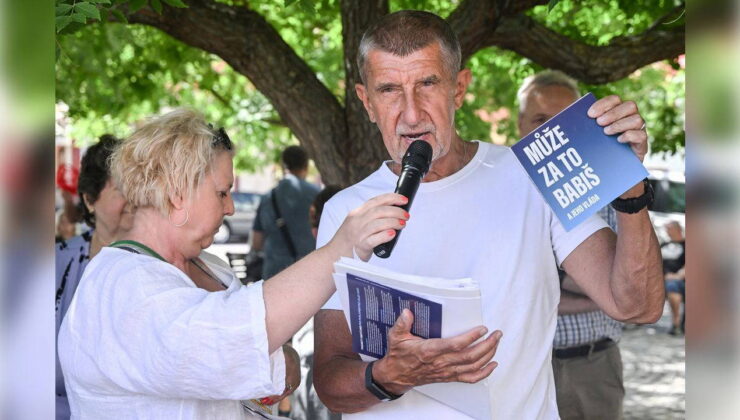 Eski Çekya Başbakanı Babis’e miting sırasında saldırı