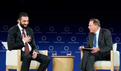 Eski düşmanlar New York’ta buluştu: Şara ve Petraeus aynı masada