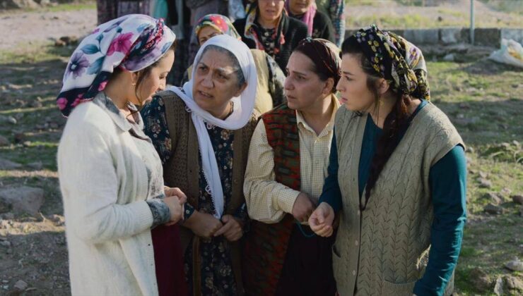 Eski Köye Yeni Adet filminin konusu ne? Eski Köye Yeni Adet filminin oyuncuları kim?