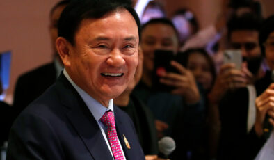 Eski Tayland Başbakanı seçim öncesi ülkeyi terk etti